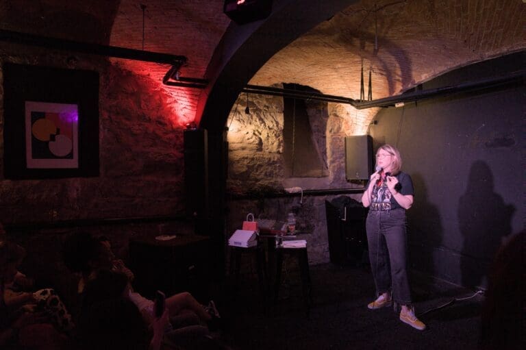 laura howe on stage ladies night comedy for divorced women