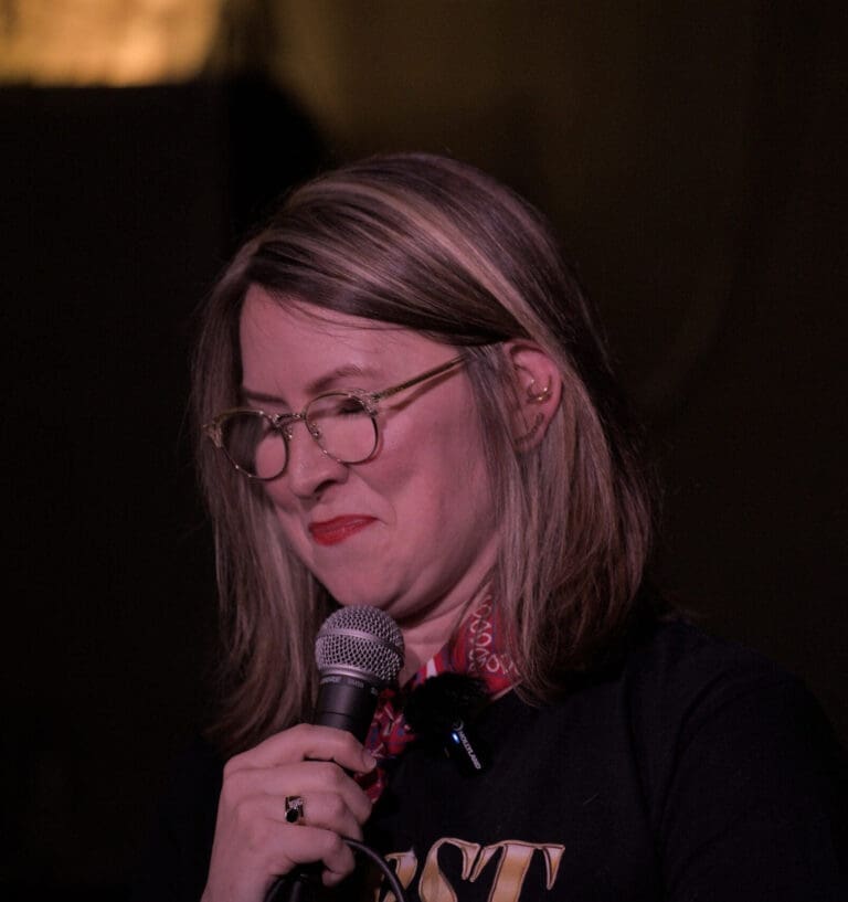 laura howe tells stories at ladies night in lausanne divorce comedy show